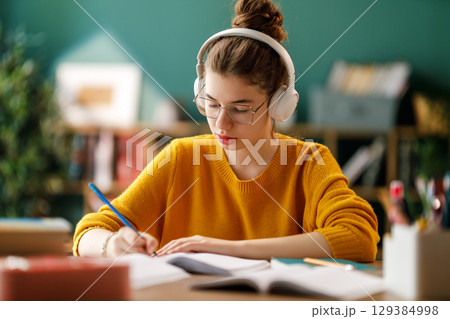 Child is learning in the class 129384998