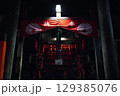 誰もいない深夜の伏見稲荷 129385076
