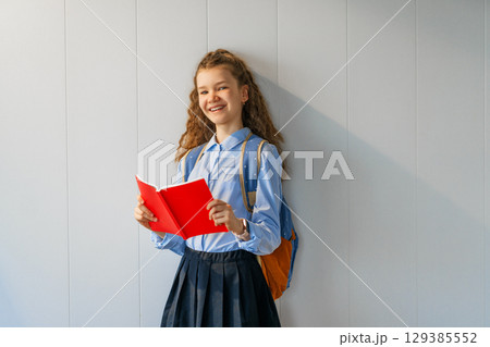 girl is ready to back to school girl is ready to back to school 129385552