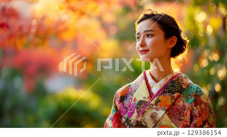 秋の紅葉と着物を着た女性 129386154