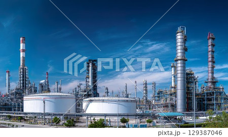 石油コンビナートのイメージ02 129387046