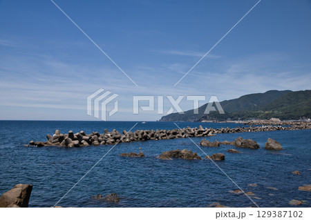 福井県 越前岬の地磯と消波ブロック 福井県 越前岬の地磯と消波ブロック 129387102