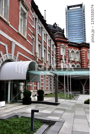東京駅丸の内南口近くの東京ステーションホテル入口(東京駅丸の内口駅舎) 東京駅丸の内南口近くの東京ステーションホテル入口(東京駅丸の内口駅舎) 129388074