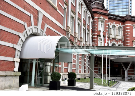 東京駅丸の内南口近くの東京ステーションホテル入口(東京駅丸の内口駅舎) 東京駅丸の内南口近くの東京ステーションホテル入口(東京駅丸の内口駅舎) 129388075