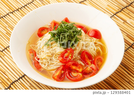 トマトの冷製そうめん 129388401