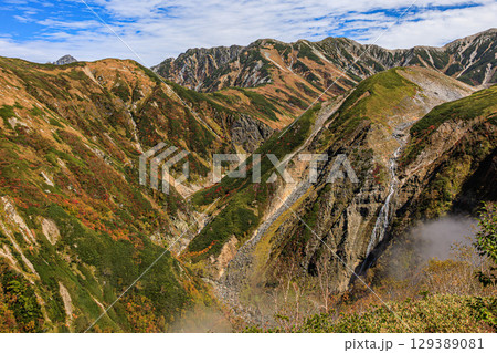 立山連峰の秋景色と雄大な山並み 立山連峰の秋景色と雄大な山並み 129389081