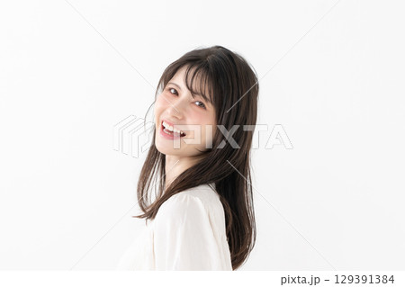 女性 笑顔 女性 笑顔 129391384