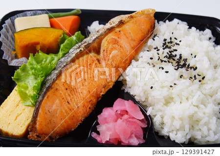鮭弁当　和食 129391427