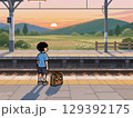 夕暮れのホームで電車待つ男の子 129392175