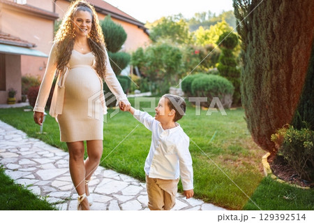 Expecting joy in a sunlit garden with loved ones Expecting joy in a sunlit garden with loved ones 129392514
