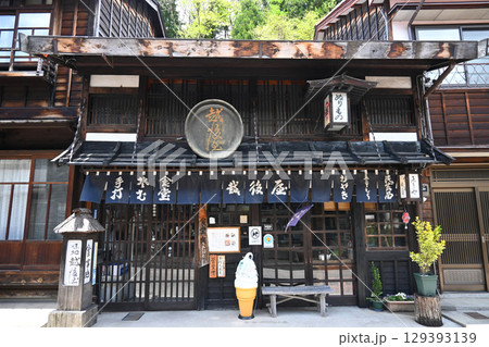 風情あるレトロな町並みが続く信州奈良井宿 129393139