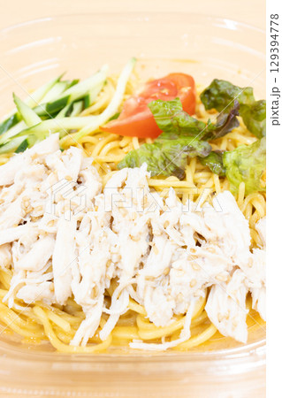 美味しい蒸し鶏の冷やし中華 美味しい蒸し鶏の冷やし中華 129394778