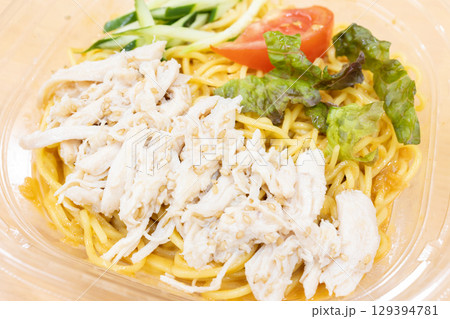 美味しい蒸し鶏の冷やし中華 129394781
