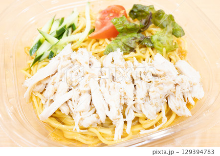 美味しい蒸し鶏の冷やし中華 美味しい蒸し鶏の冷やし中華 129394783