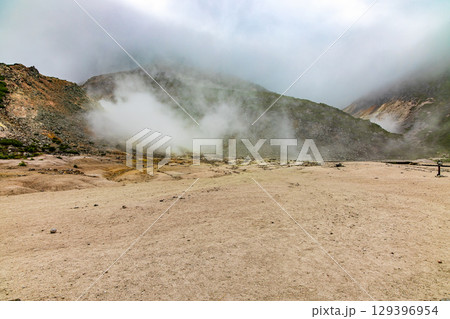 硫黄山　(北海道　7月) 129396954