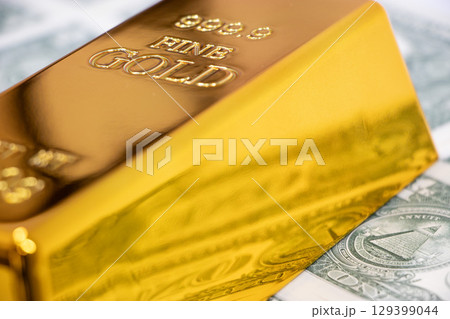 ドル 金の延べ棒 129399044