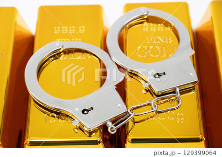 手錠 金の延べ棒 129399064