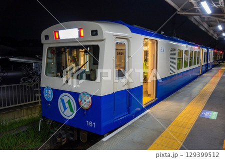 四日市あすなろう鉄道《新260系 なろうブルー 》【西日野駅停車中】 129399512