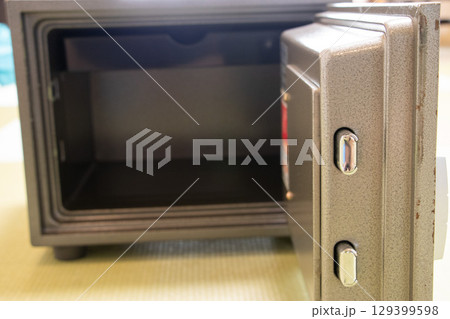金庫 129399598