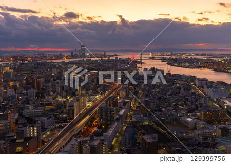 大阪夜景　大阪ベイタワーから大阪湾方面を望む 129399756