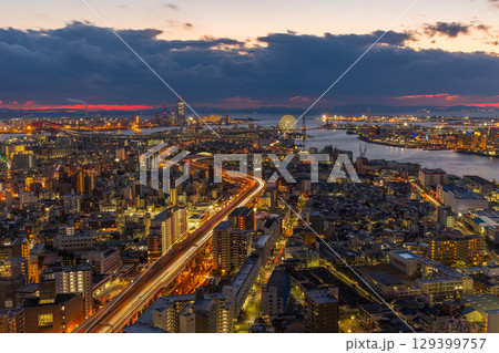 大阪夜景 大阪ベイタワーから大阪湾方面を望む 大阪夜景 大阪ベイタワーから大阪湾方面を望む 129399757