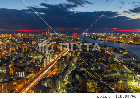 大阪夜景 大阪ベイタワーから大阪湾方面を望む 大阪夜景 大阪ベイタワーから大阪湾方面を望む 129399760