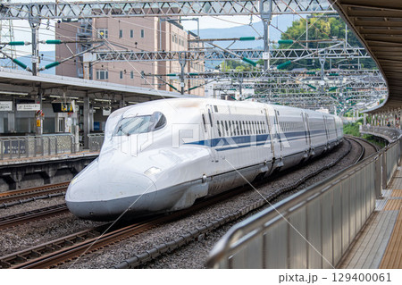 駅を通過する東海道山陽新幹線N700A 駅を通過する東海道山陽新幹線N700A 129400061