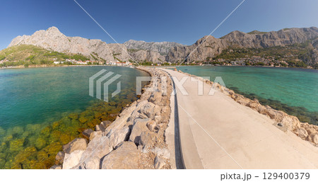 Breakwater with mountain view in Omis Croatia 129400379