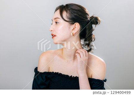 ビューティー　若い女性 129400499