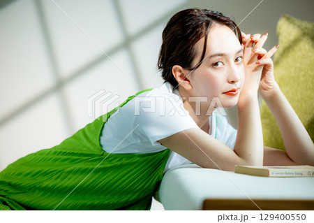 女性　一人暮らし 129400550