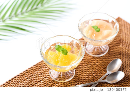 フルーツゼリー 夏みかんと白桃 フルーツゼリー 夏みかんと白桃 129400575
