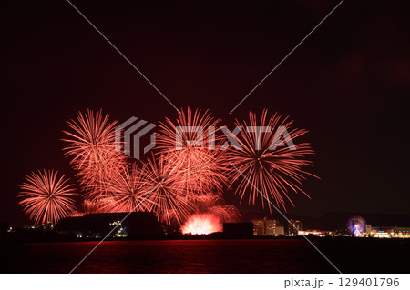 夏の夜空を彩る華麗な花火 <清水みなと祭り> 129401796