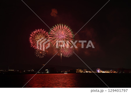 夏の夜空を彩る華麗な花火 <清水みなと祭り> 夏の夜空を彩る華麗な花火 <清水みなと祭り> 129401797