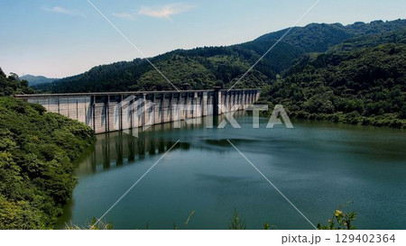 水不足の小山ダム 129402364
