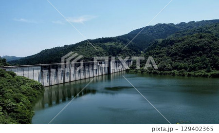 水不足の小山ダム 129402365
