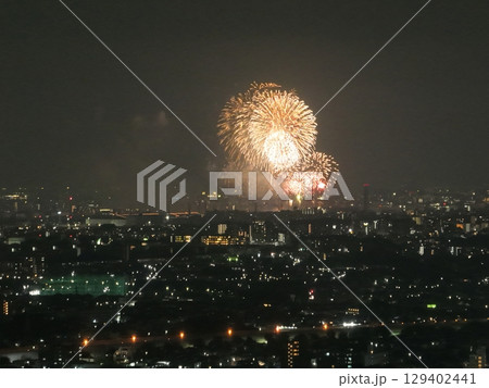 板橋と戸田の合同花火大会　（東京・練馬　タワーマンション上層から） 129402441