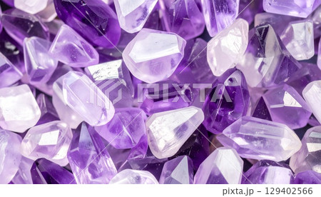 紫水晶の断面をマクロ撮影した宝石 紫水晶の断面をマクロ撮影した宝石 129402566