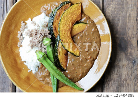 焼き野菜トッピングのキーマカレー　おうちカレー 129404889