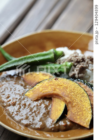 焼き野菜トッピングのキーマカレー　おうちカレー 129404899