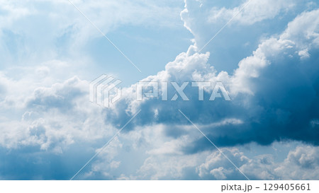 真夏の青空にあらわれた積乱雲 真夏の青空にあらわれた積乱雲 129405661