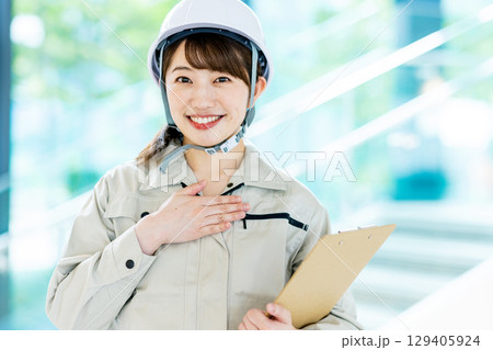 作業員の女性 作業員の女性 129405924