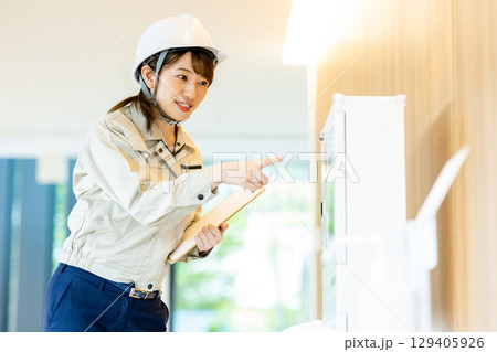 作業員の女性 作業員の女性 129405926