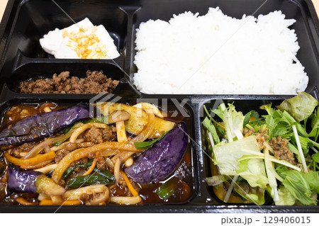 おいしいナスと挽き肉のピリ辛肉野菜炒め中華弁当 おいしいナスと挽き肉のピリ辛肉野菜炒め中華弁当 129406015