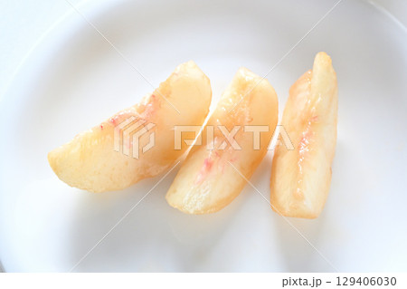 甘くて美味しい岡山県産の白桃 129406030