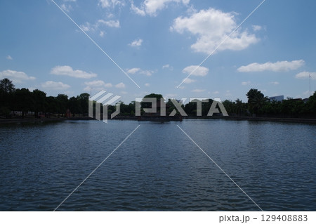 インドネシア　ロンボク島　マユラ水の宮殿 129408883