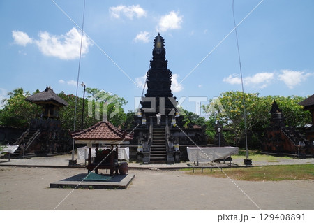 インドネシア　ロンボク島　マユラ水の宮殿 129408891