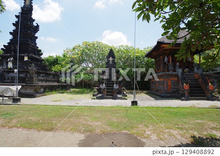 インドネシア　ロンボク島　マユラ水の宮殿 129408892