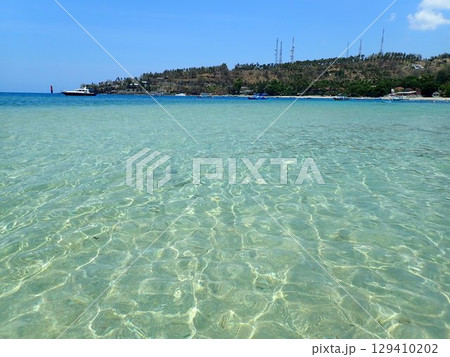 インドネシア　ロンボク島　スンギギのビーチ 129410202