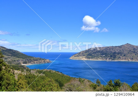 宮城県・石巻市・御番所公園展望台から眺める金華山 129410964