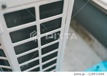 エアコン室外機のアルミフィンのへこみ 129411688